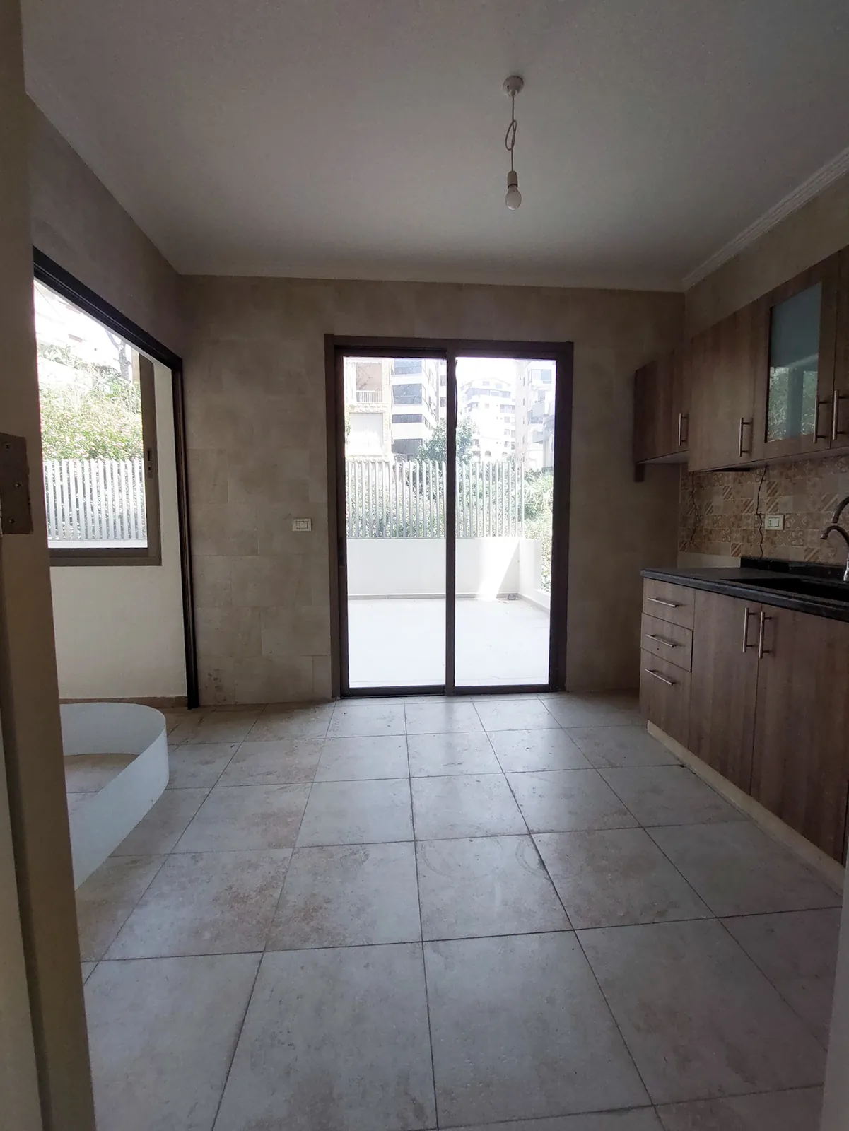 Prime Location Apartment in Naccache, Metn with Terrace + Garden — الصورة 5