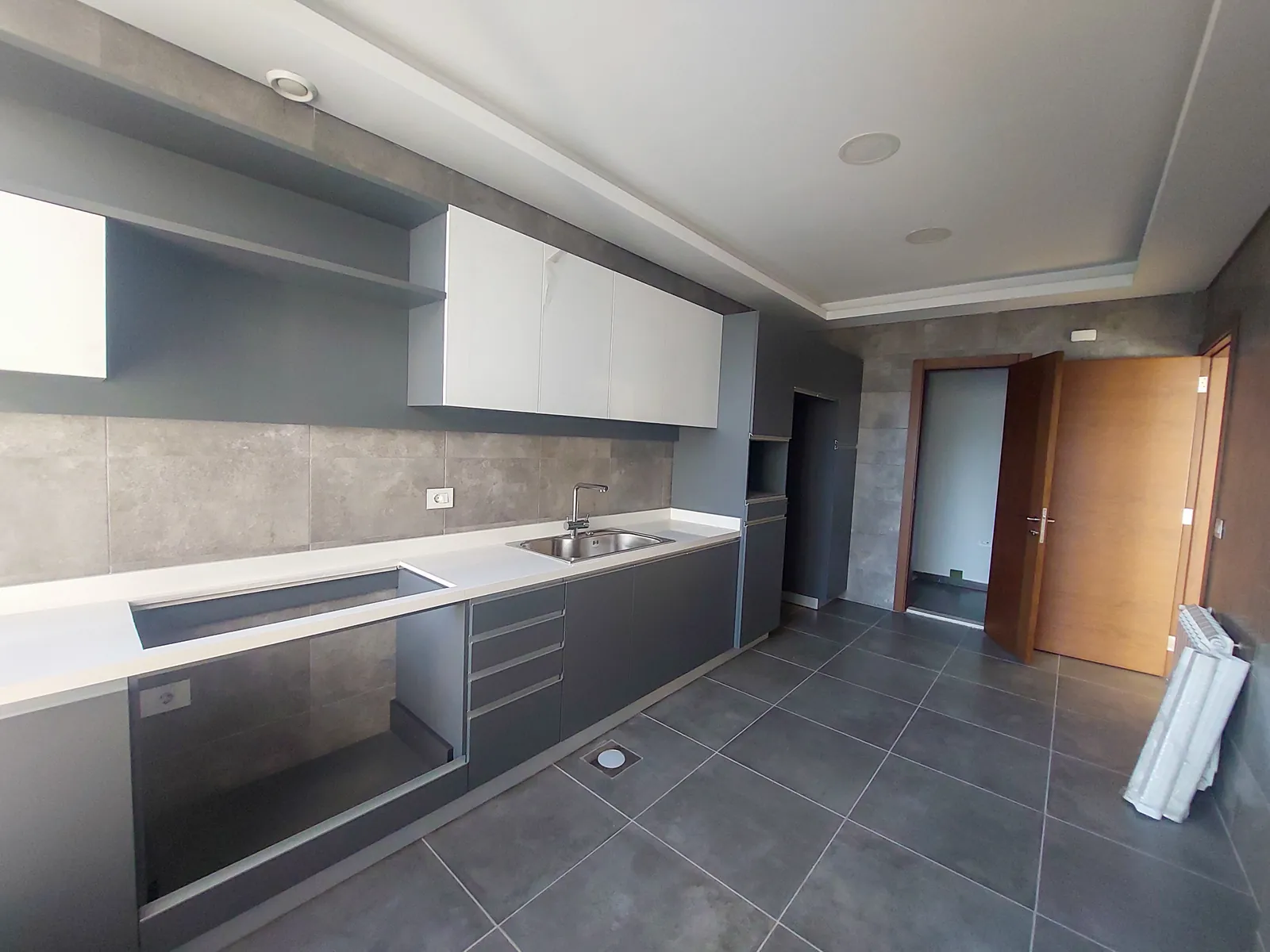 Brand New Luxurious Apartment in Jal El Dib, Metn — الصورة 4