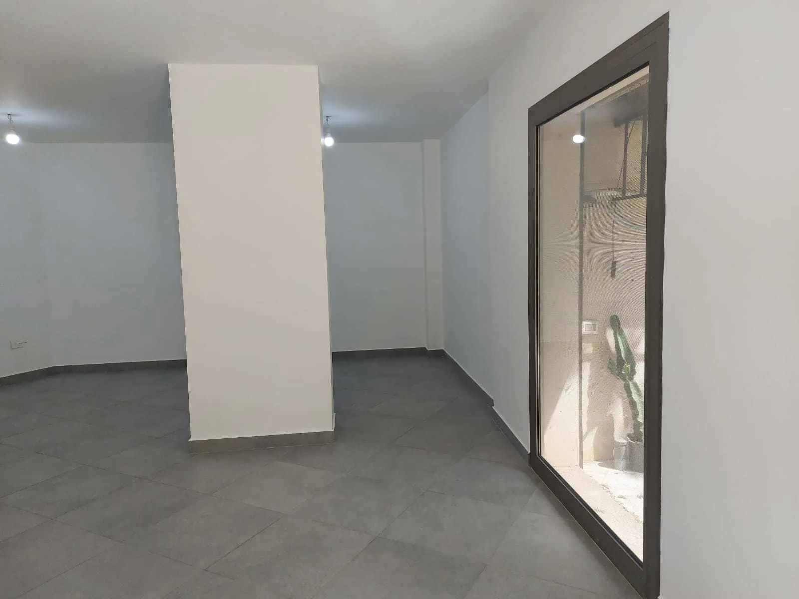 Prime Location Shop in Hazmieh, Baabda — الصورة 3