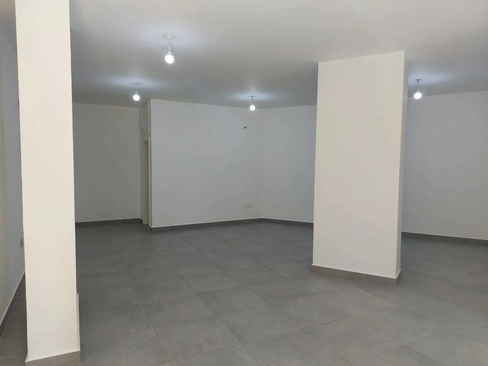 Prime Location Shop in Hazmieh, Baabda — الصورة 4