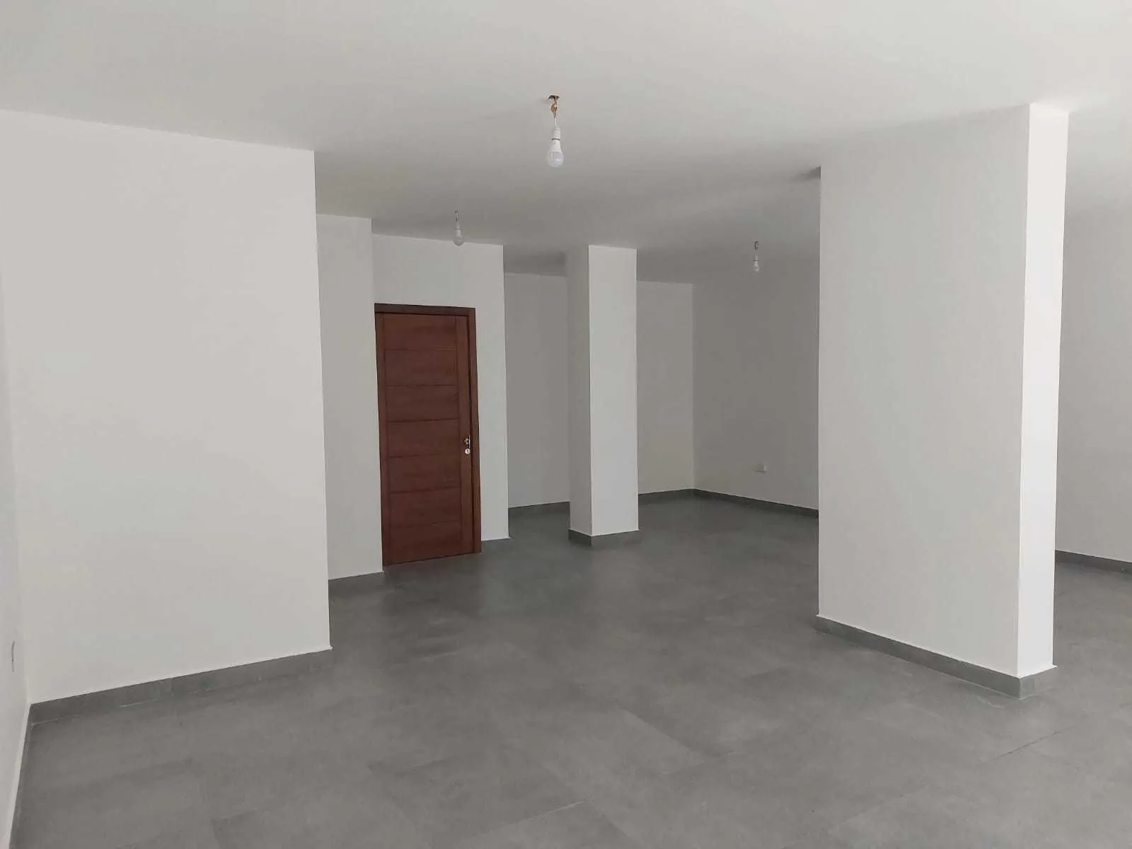 Prime Location Shop in Hazmieh, Baabda — الصورة 5