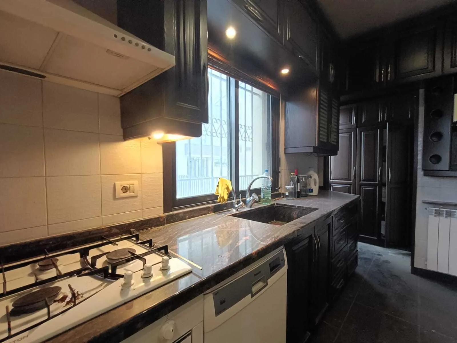 Furnished Apartment in Bsalim with Mountain and Partial Sea View — الصورة 3