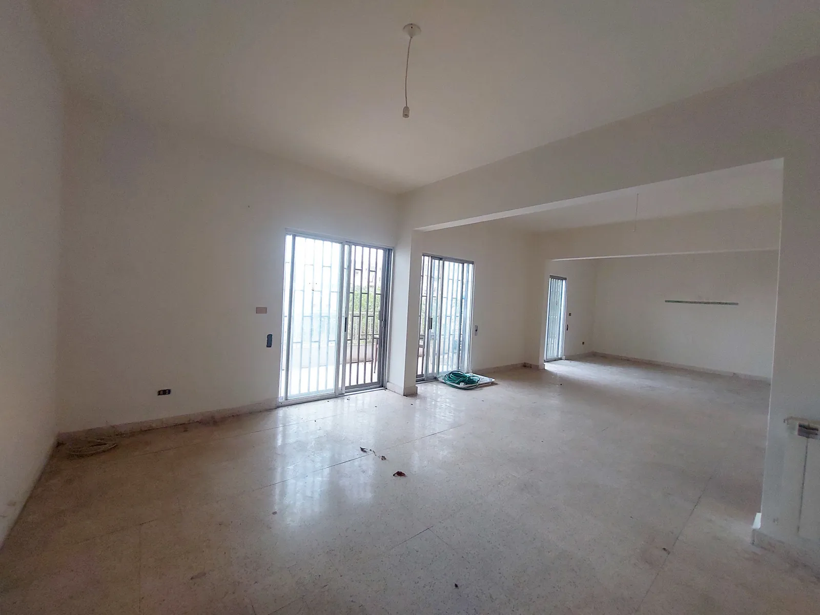 Spacious Apartment in Mazraat Yachouh, Metn — الصورة 2