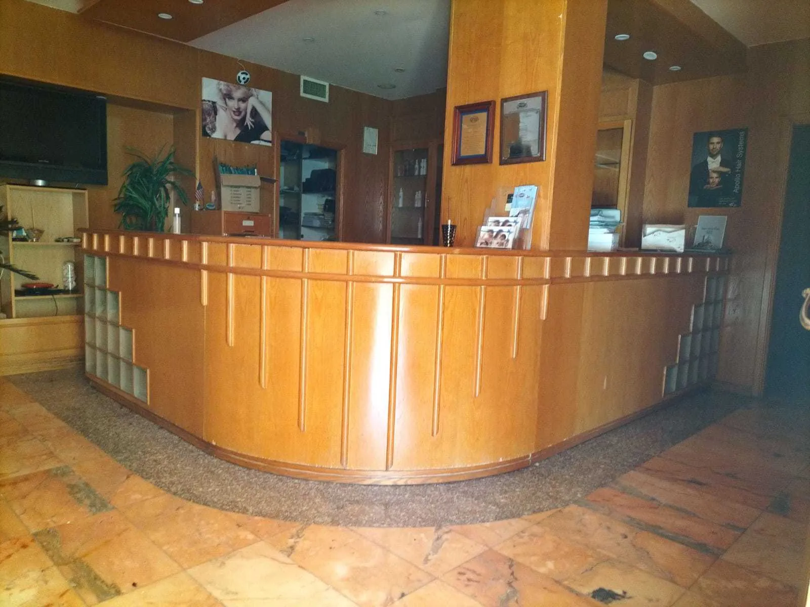 Prime Location Shop in Hazmieh, Baabda — الصورة 2
