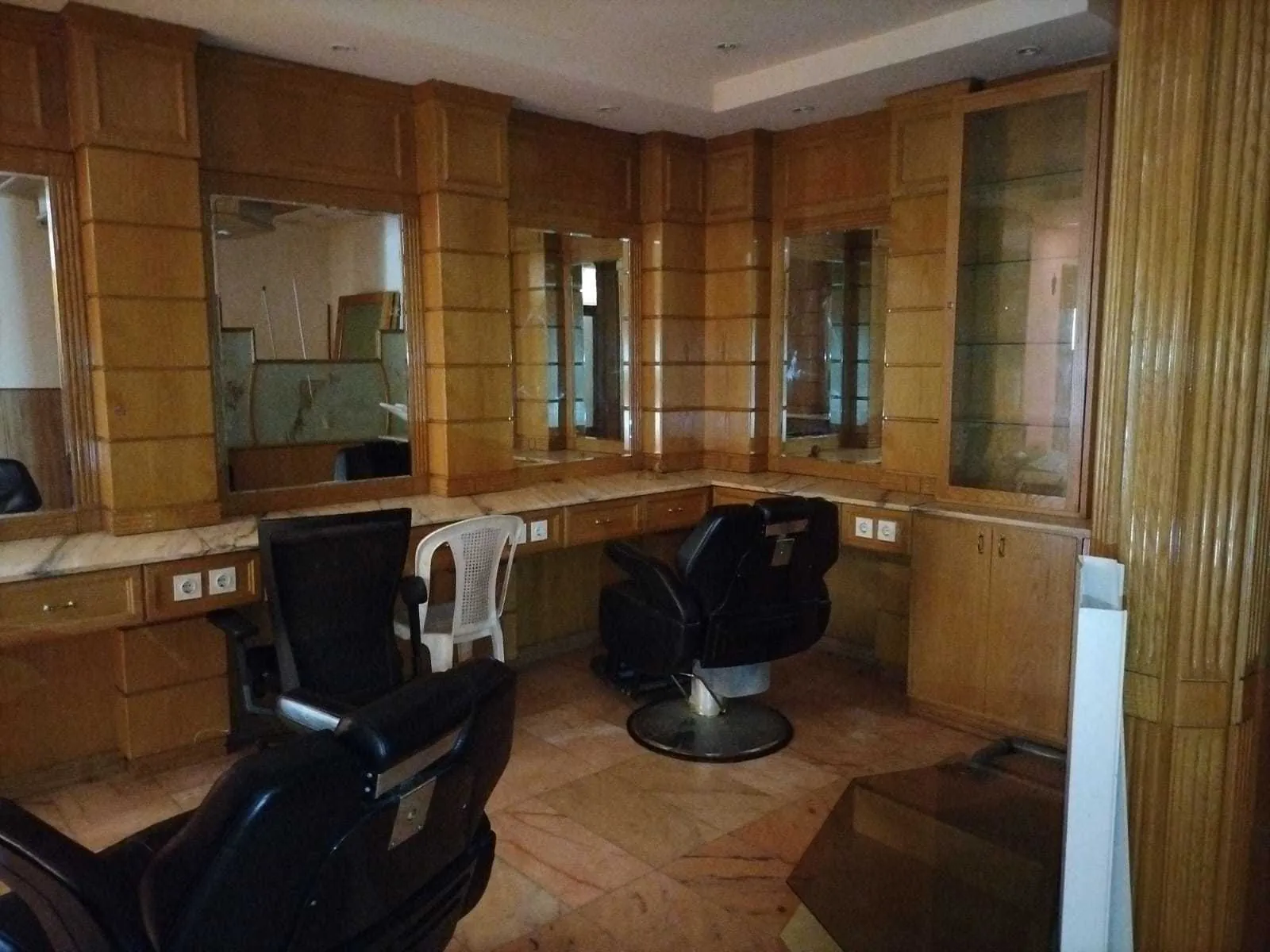 Prime Location Shop in Hazmieh, Baabda — الصورة 4
