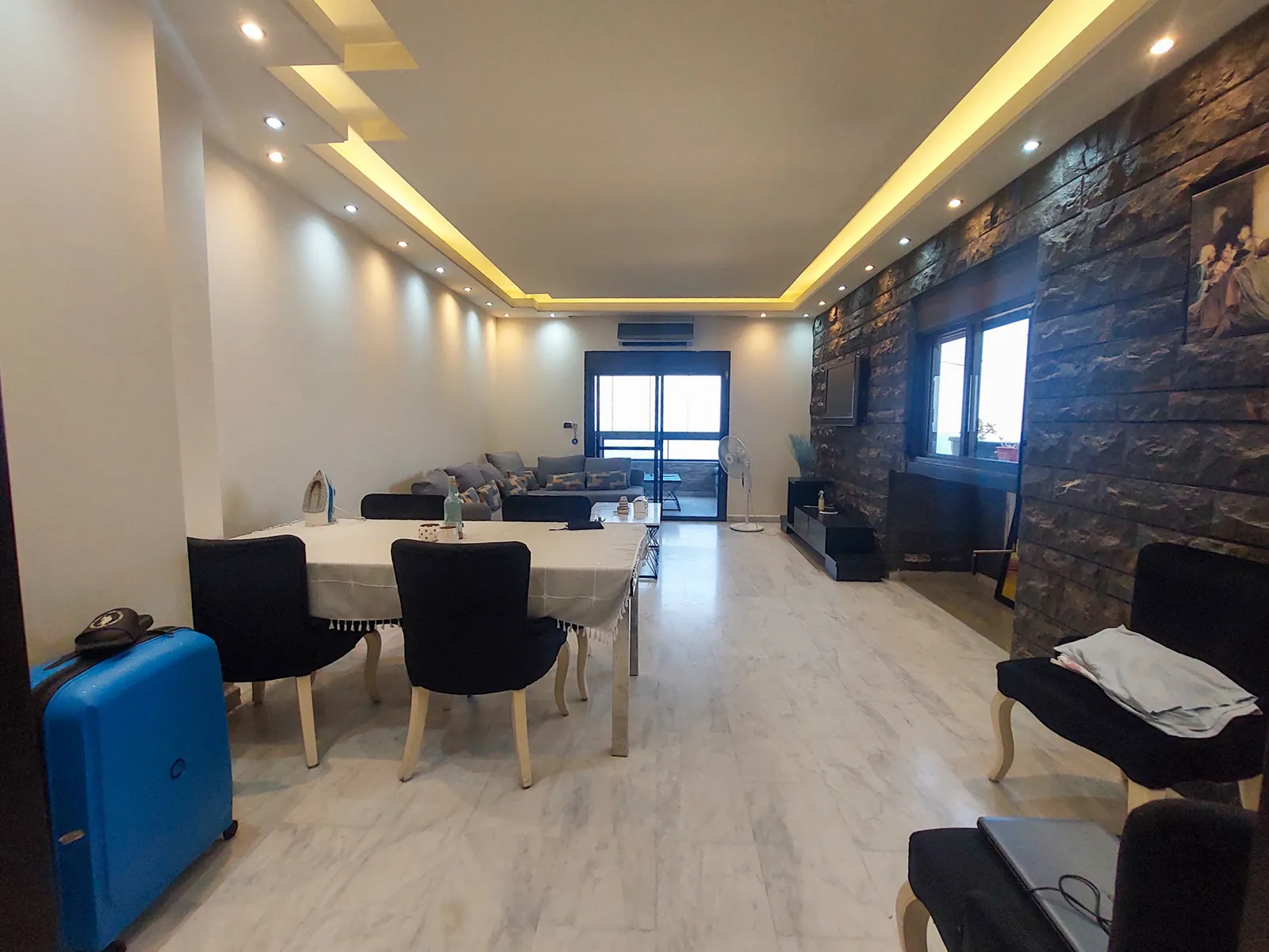 Furnished Apartment in Dbayeh, Metn with a Breathtaking Sea View — الصورة 4