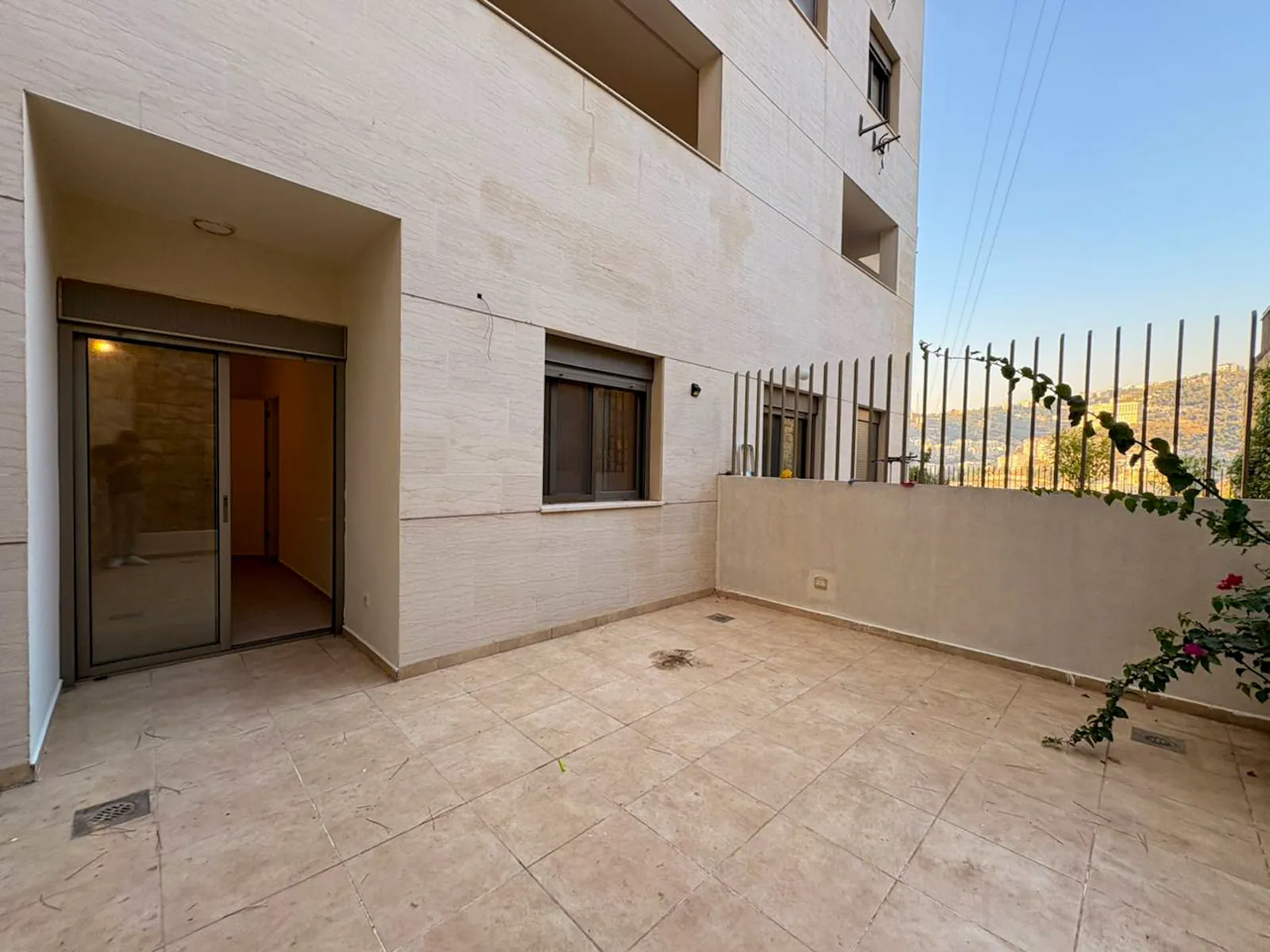 Brand New Apartment in Bsalim, Metn + 2 Terraces — الصورة 4