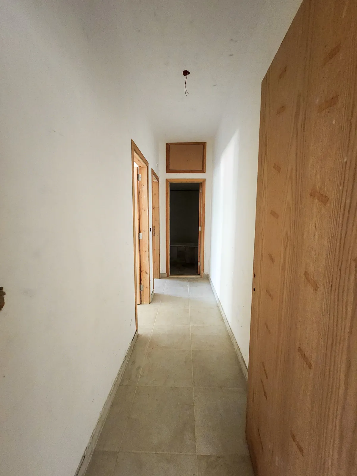 Prime Location Apartment in Douar, Metn with a Partial View — الصورة 2