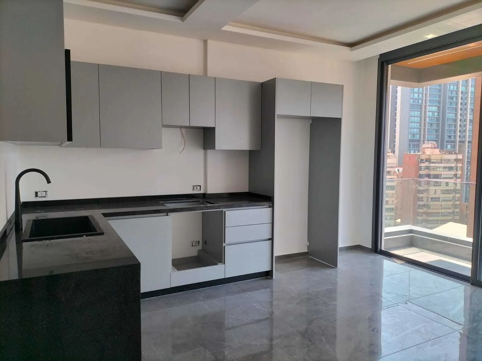 Apartment in Ras Beirut, Beirut with a Breathtaking Sea View — photo 2