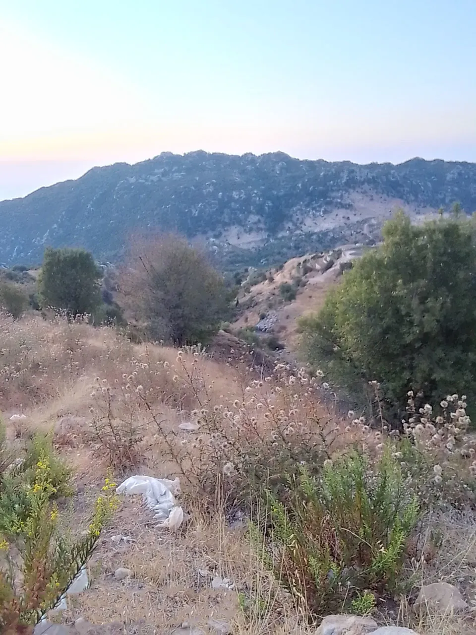 Land in Mayrouba, Keserwan Overlooking the Mountains — الصورة 2