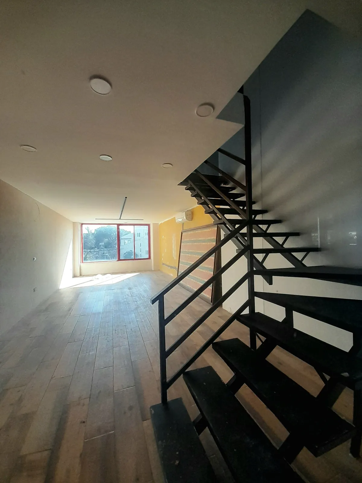 Prime Location Mezzanine Shop/Office in Broumana, Metn
