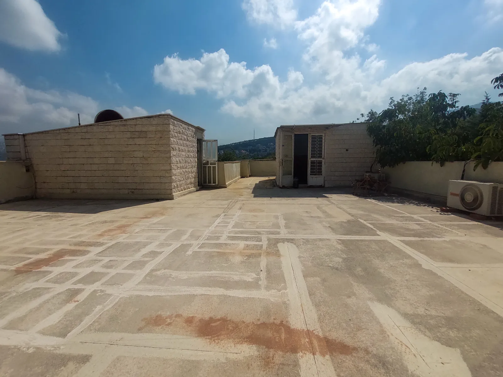 Villa in Mazraat Yachouh, Metn with Sea and Mountain View — الصورة 2