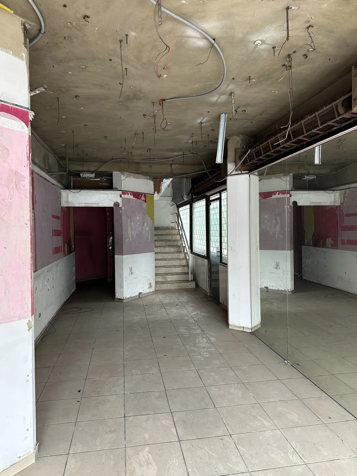 Good Location Retail Shop Kaslik, Keserwan — الصورة 3