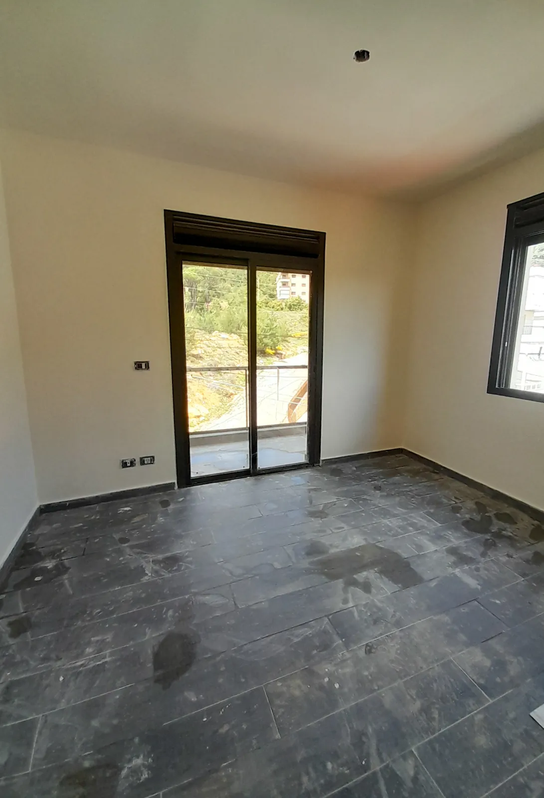 Apartment in Douar, Metn with a Breathtaking Mountain View — الصورة 5