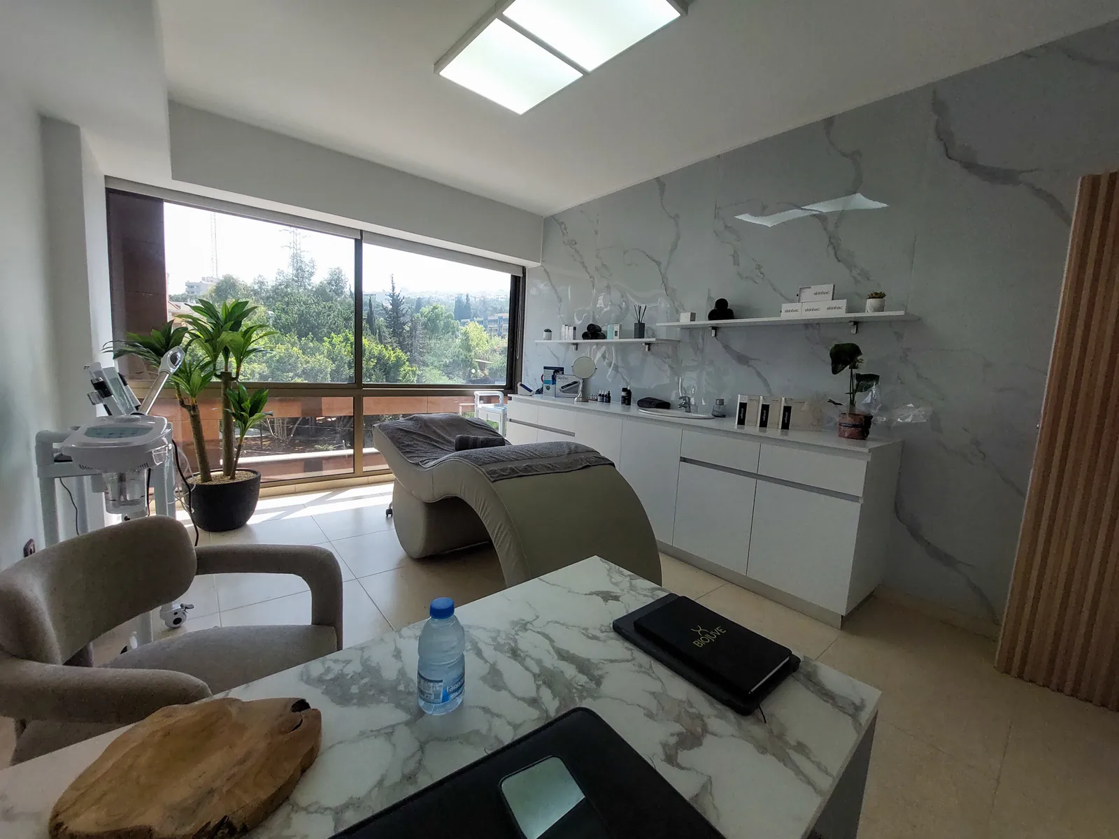 Prime Location Decorated Office/Clinic in Mtayleb, Metn