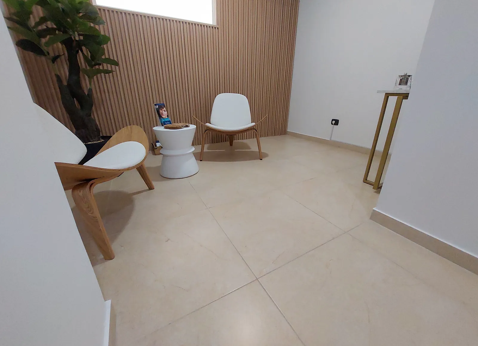 Prime Location Decorated Office/Clinic in Mtayleb, Metn — الصورة 3