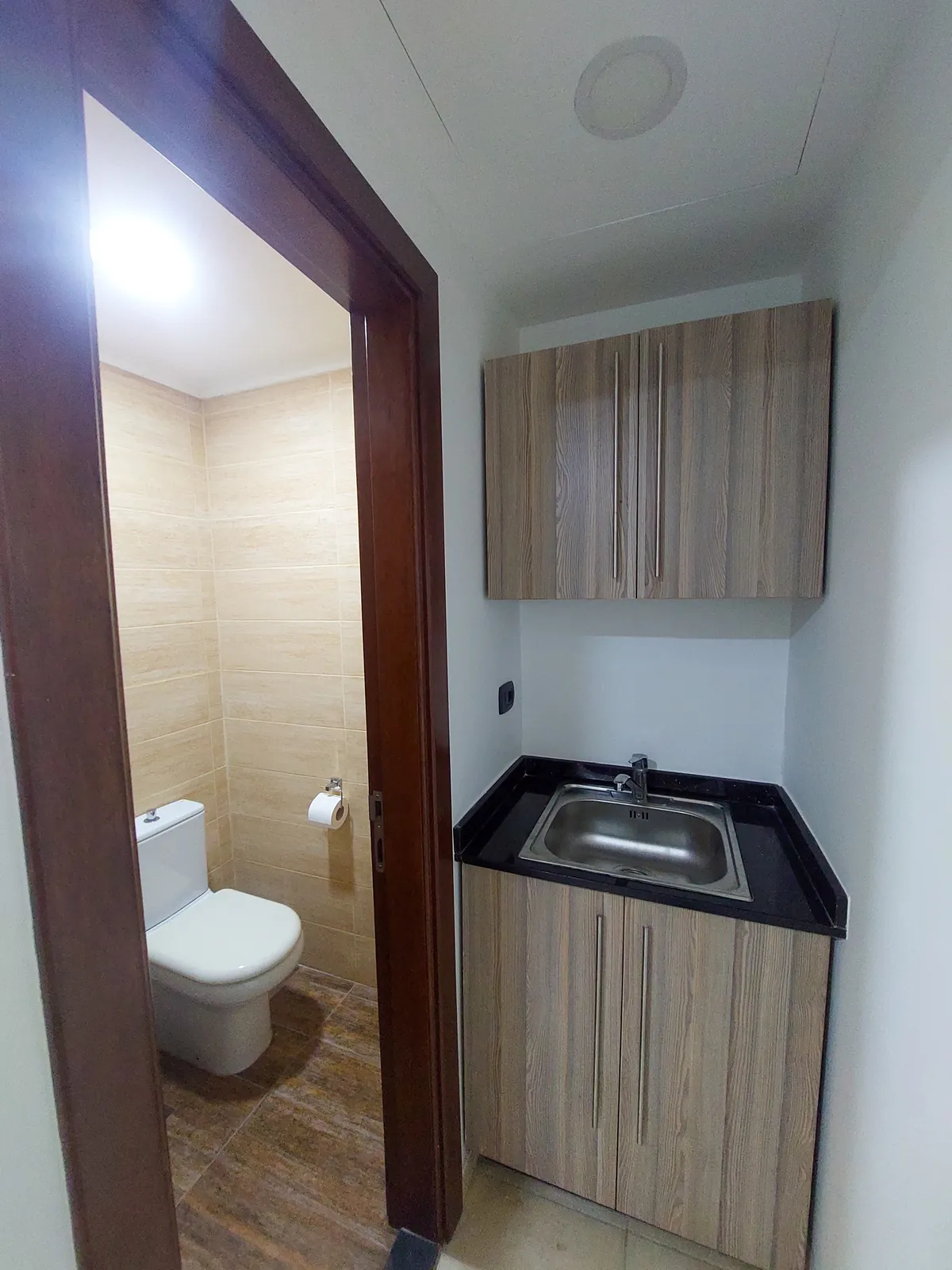 Prime Location Decorated Office/Clinic in Mtayleb, Metn — الصورة 4