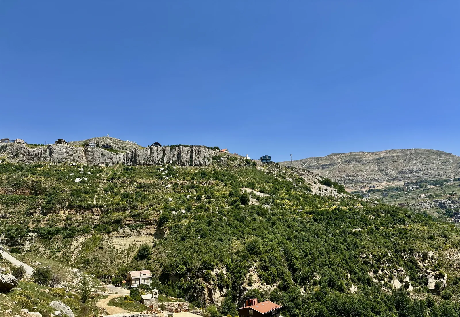 Land in Faraya with spectacular Mountains ( Non Obstructed) — الصورة 3
