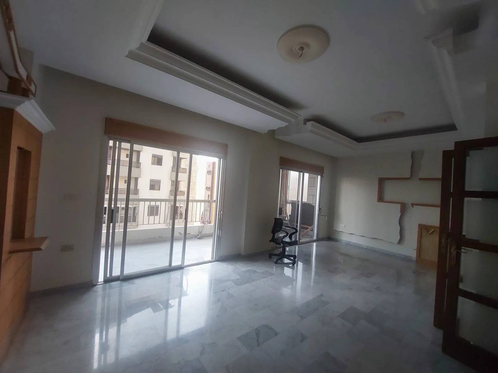 Semi-Furnished Apartment in Zalka, Metn — الصورة 2