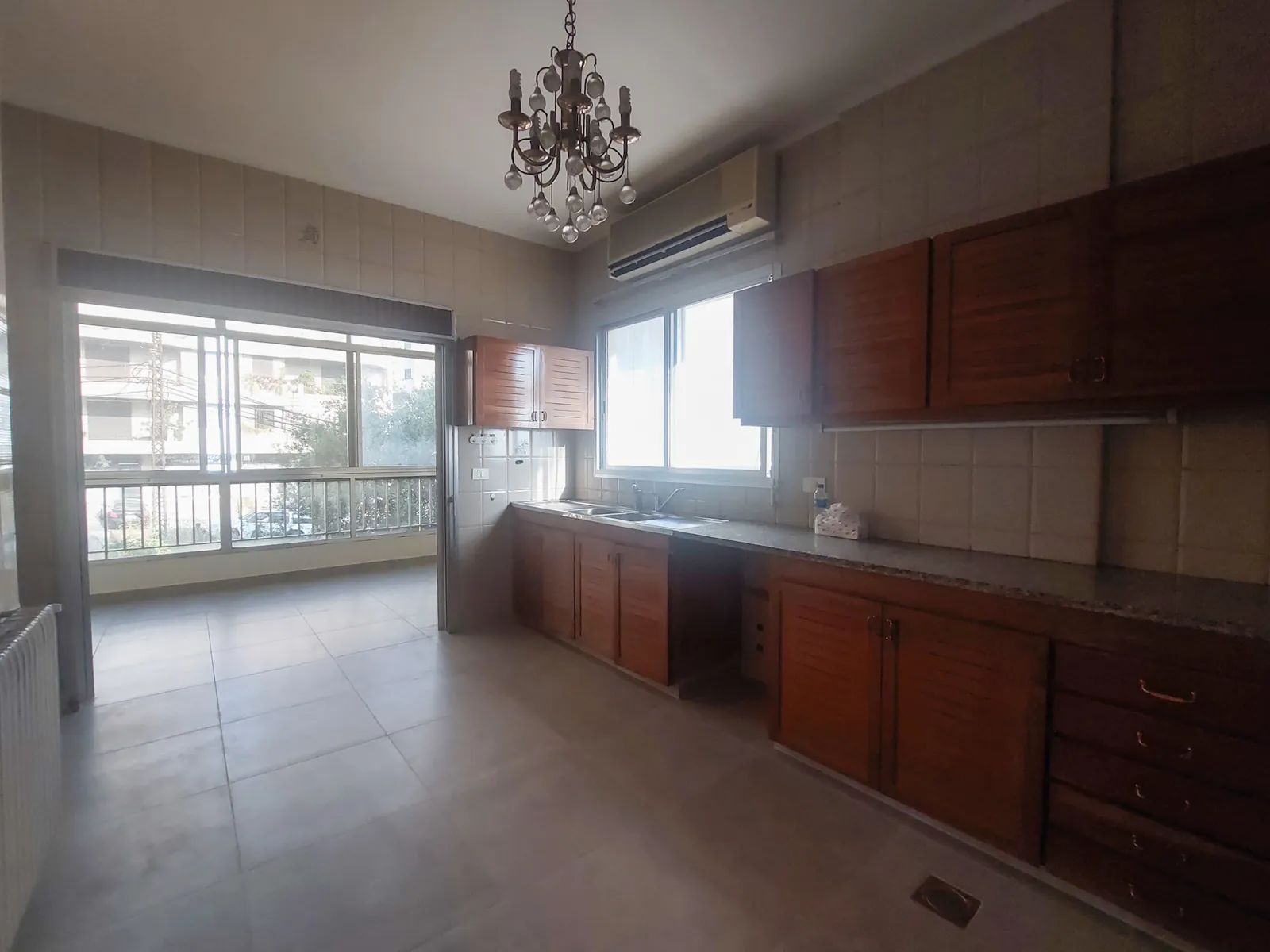 Semi-Furnished Apartment in Zalka, Metn — الصورة 3
