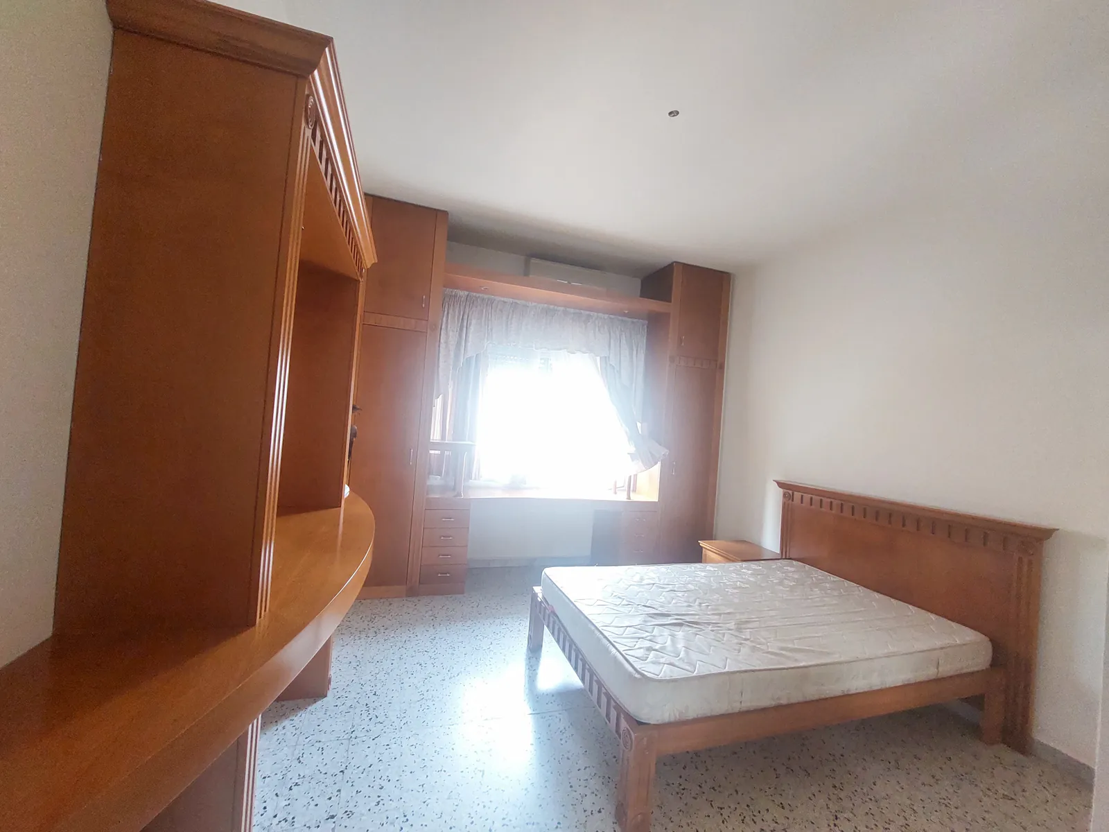 Semi-Furnished Apartment in Zalka, Metn — الصورة 5