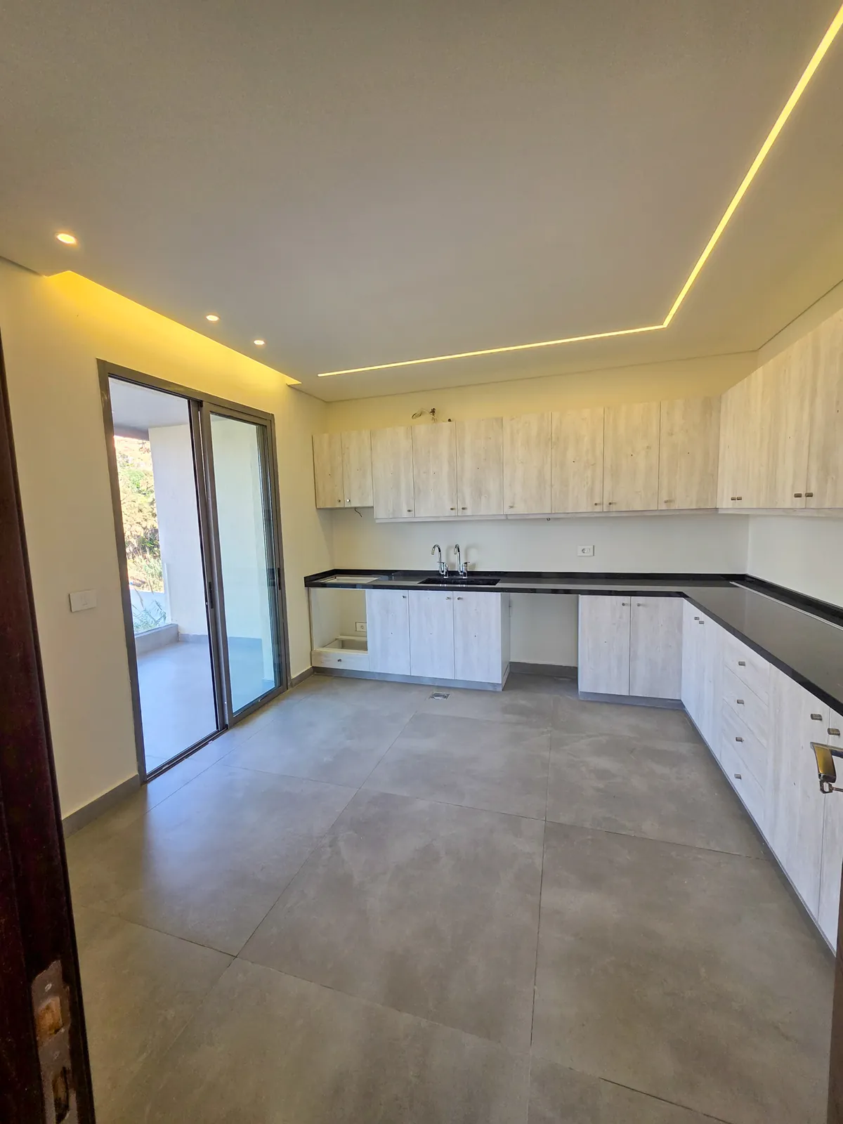 Fully Decorated Brand-New Apartment in Dbayeh, Metn — photo 5
