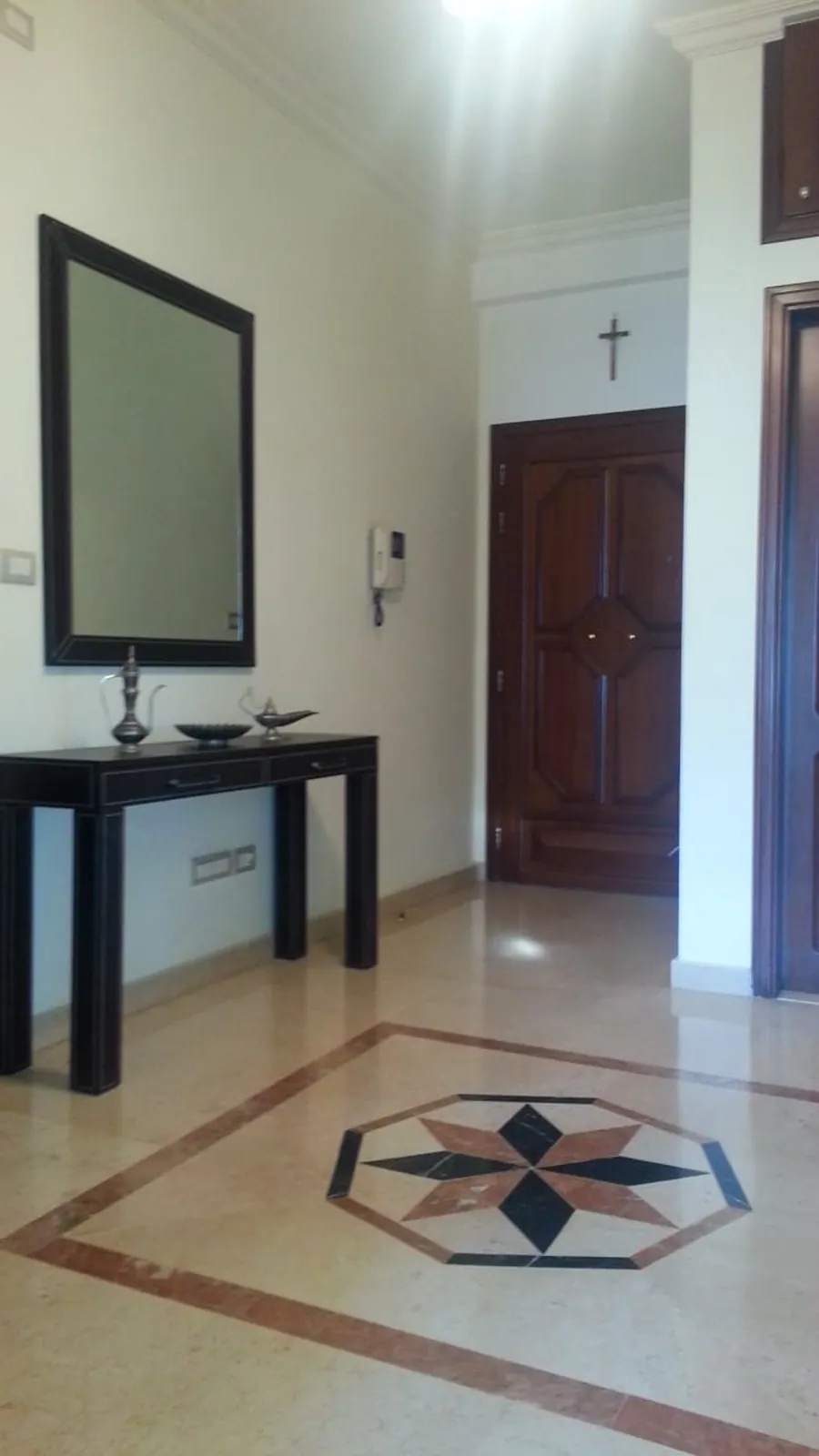 Furnished Apartment in Qornet El Hamra + Sea & Mountain View — الصورة 4