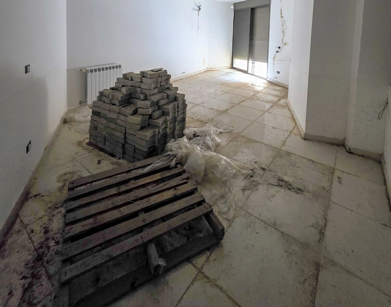 Brand New 3 Bedroom Apartment in Qornet El Hamra, Metn + Terrace — الصورة 2
