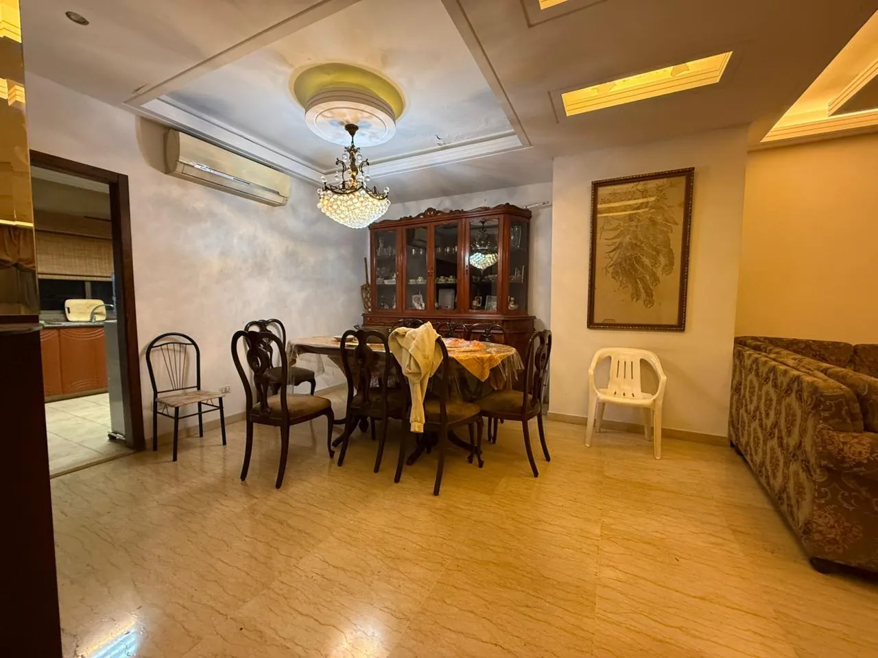 Apartment in Mazraa, Beirut in a Calm Neighborhood — الصورة 2