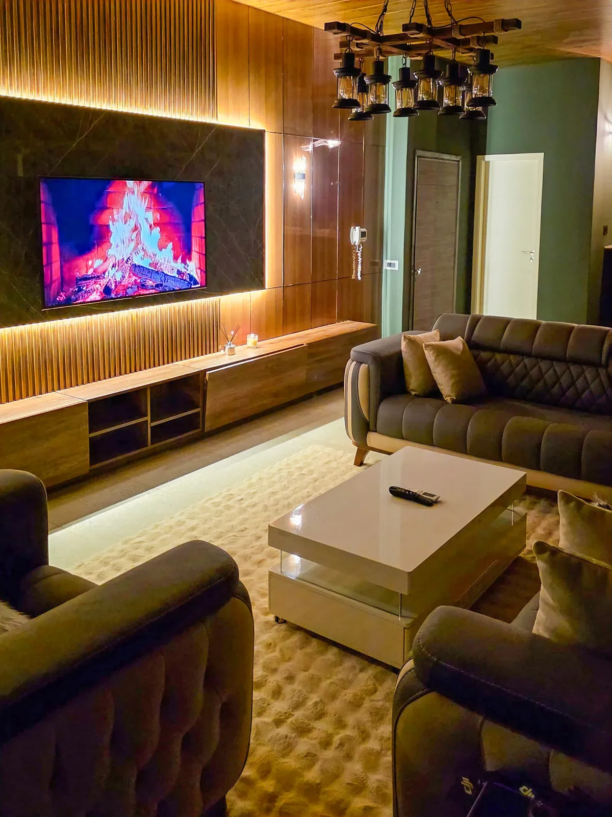 Fully Furnished Apartment in Dbayeh, Metn + Terrace/Garden — الصورة 3