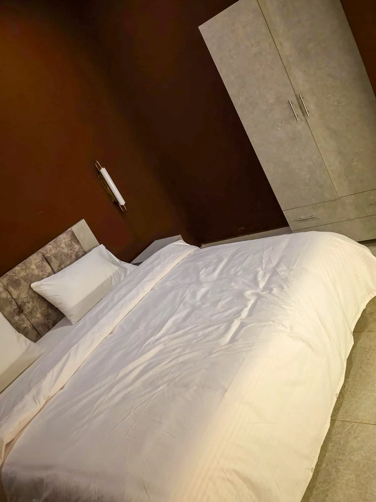 Fully Furnished Apartment in Dbayeh, Metn + Terrace/Garden — الصورة 5