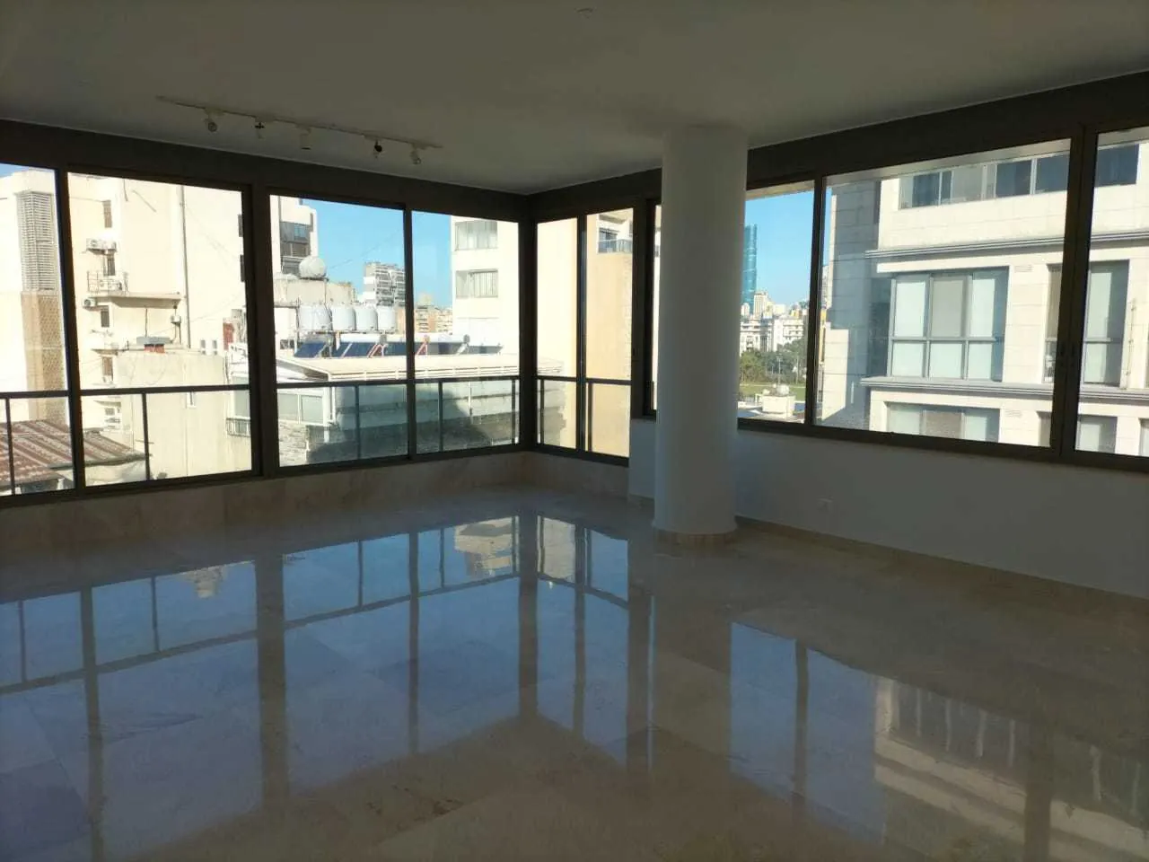 Apartment in Badaro, Beirut with Breathtaking Panoramic Calm View — الصورة 2