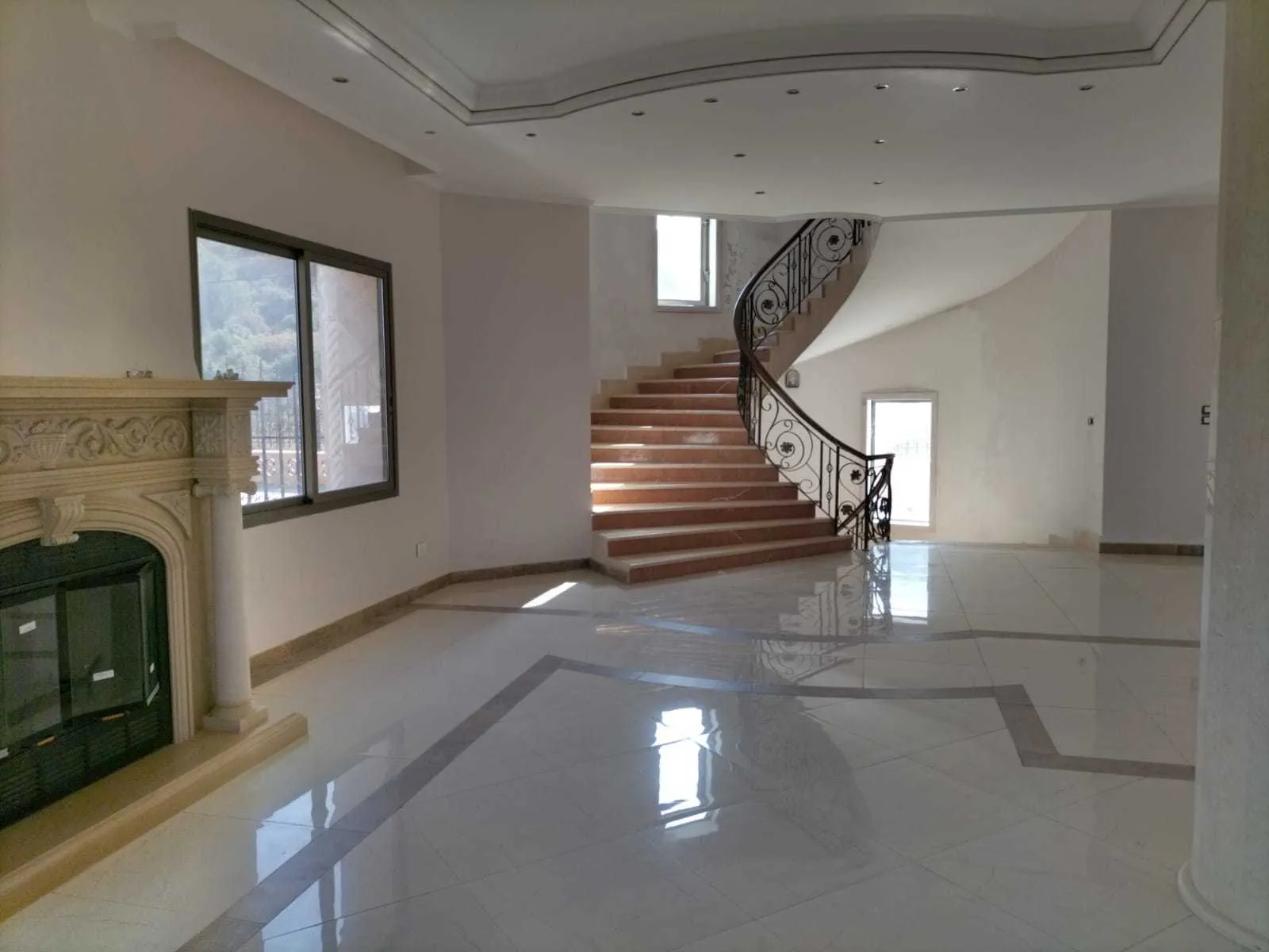 Villa in Dalhamiyeh, Chouf Overlooking the Mountains — الصورة 3