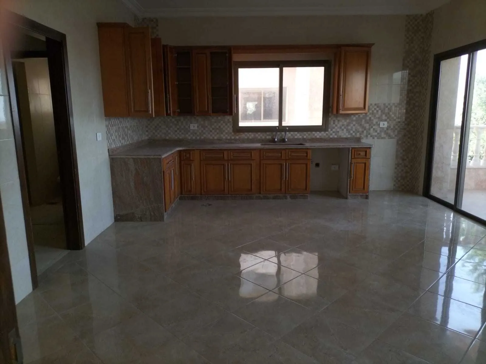 Villa in Dalhamiyeh, Chouf Overlooking the Mountains — الصورة 4