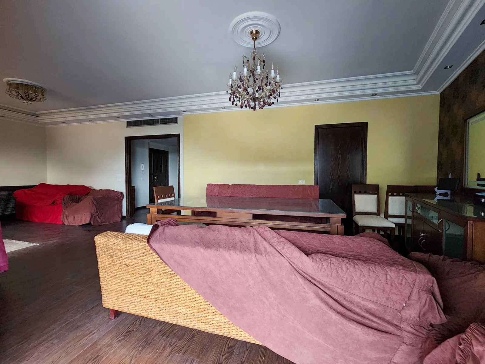 High-End Furnished Apartment in Baabdat, Metn with Mountain View — الصورة 2