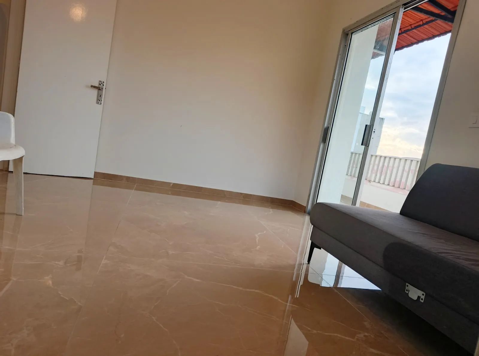 Renovated Apartment in Bkenneya, Metn with a Breathtaking Sea View — الصورة 2