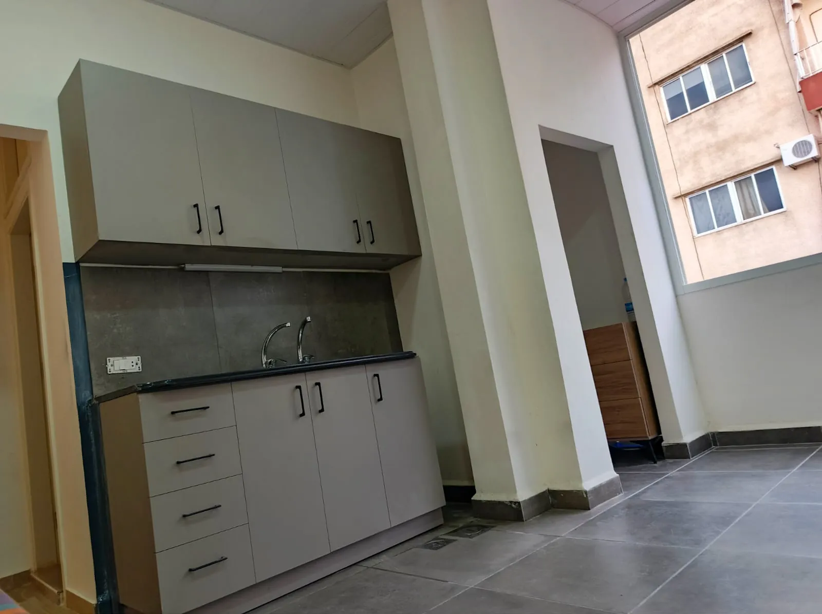 Renovated Apartment in Bkenneya, Metn with a Breathtaking Sea View — الصورة 4