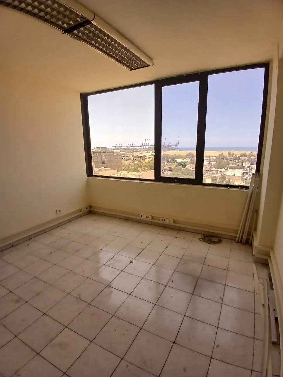 Prime Location Office in Dora, Metn in a BUSINESS CENTER — photo 2