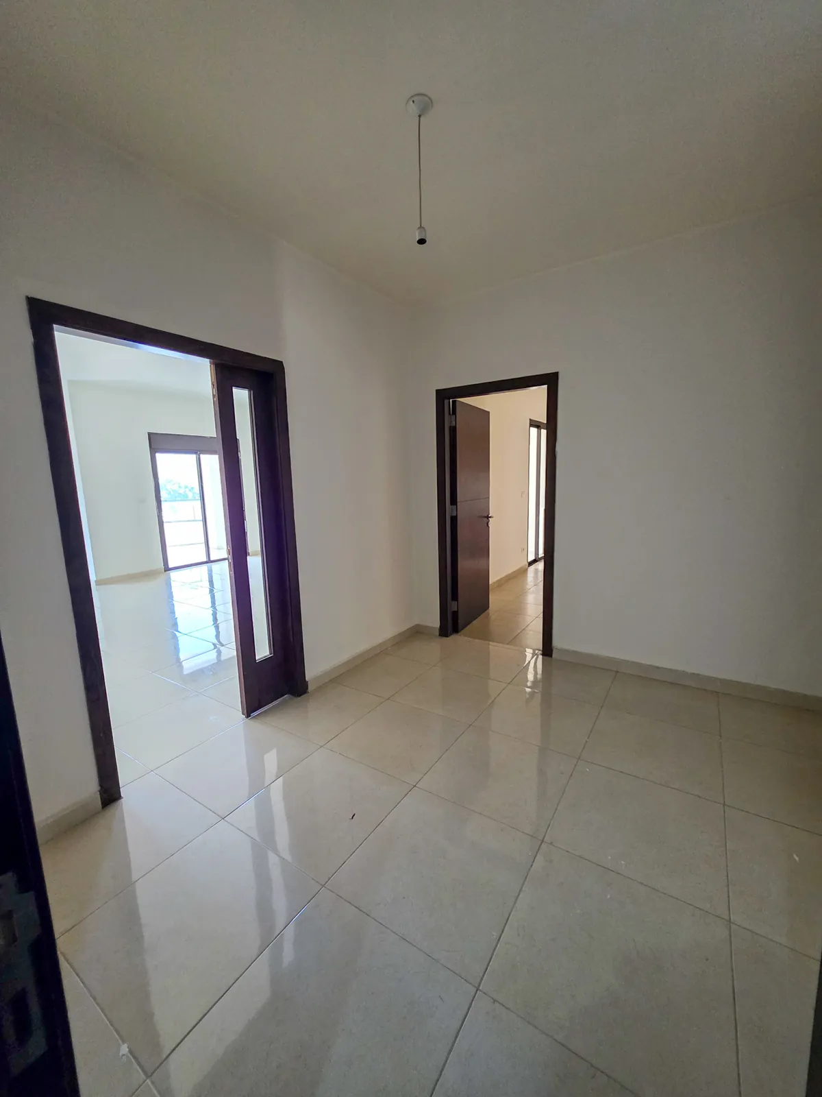Three Bedroom Apartment in Qornet El Hamra, Metn with Terrace — الصورة 4