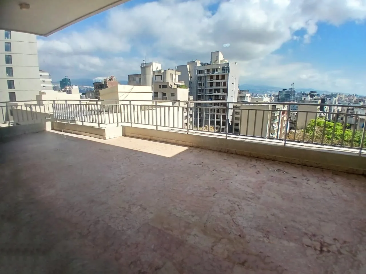 Prime Location Apartment in Achrafieh, Beirut — الصورة 1