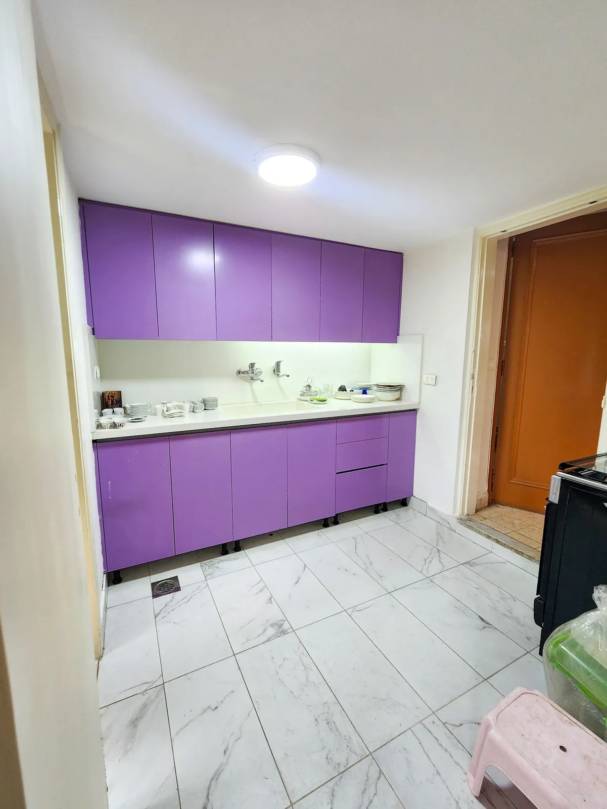 Semi-Furnished Apartment in Baabdat, Metn with a Mountain View — الصورة 2