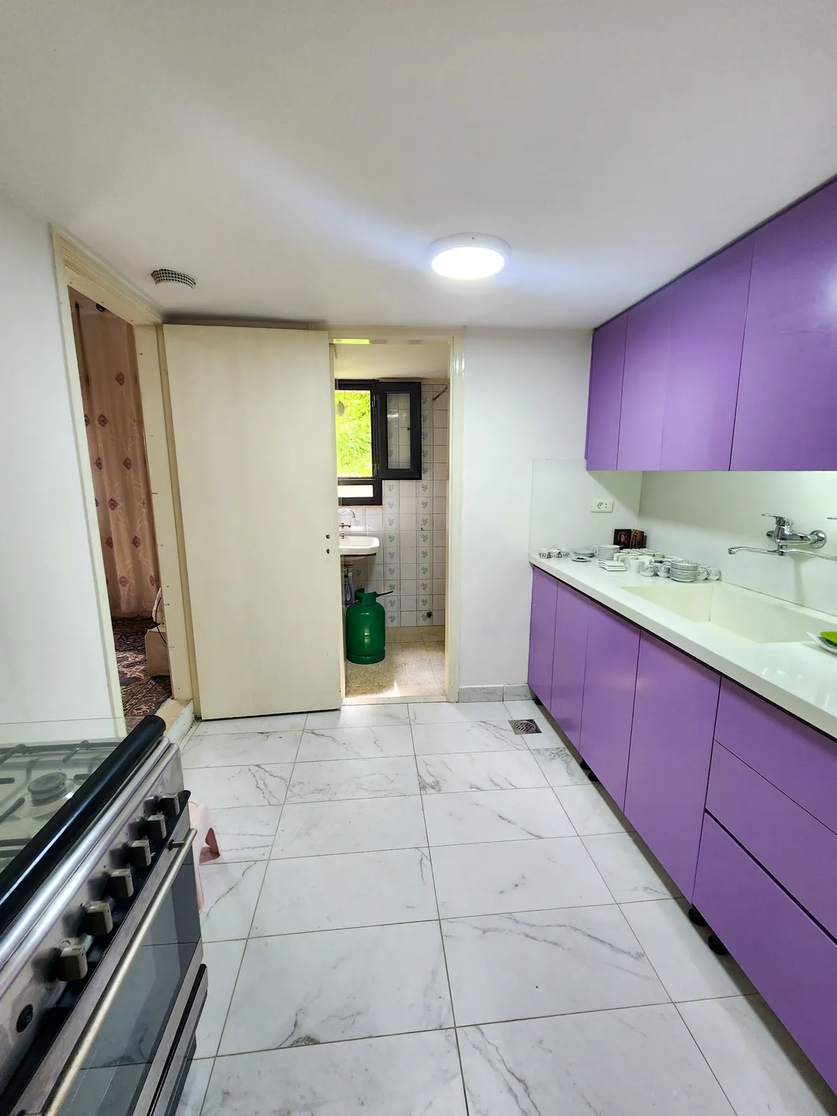 Semi-Furnished Apartment in Baabdat, Metn with a Mountain View — الصورة 3