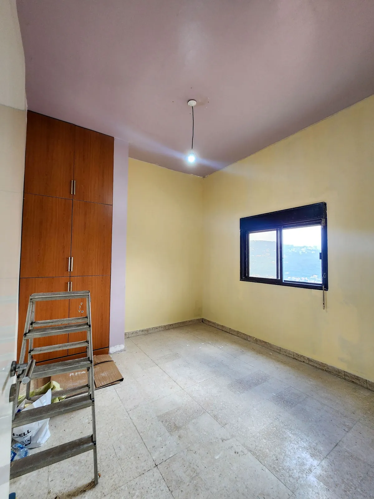 Semi-Furnished Apartment in Baabdat, Metn with a Mountain View — الصورة 5