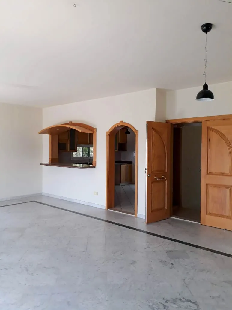 Triplex in Baabdat, Metn with a Breathtaking Mountain View — الصورة 2