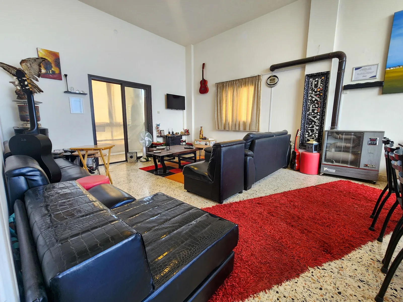 Furnished Apartment in Douar, Metn with a Breathtaking Sea and Mountain View — الصورة 2