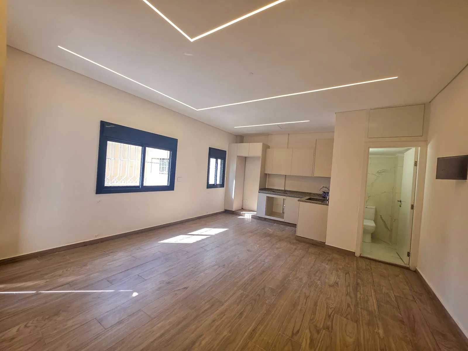 Fully Renovated Three Bedroom Apartment in Zalka Souks, Metn — الصورة 1