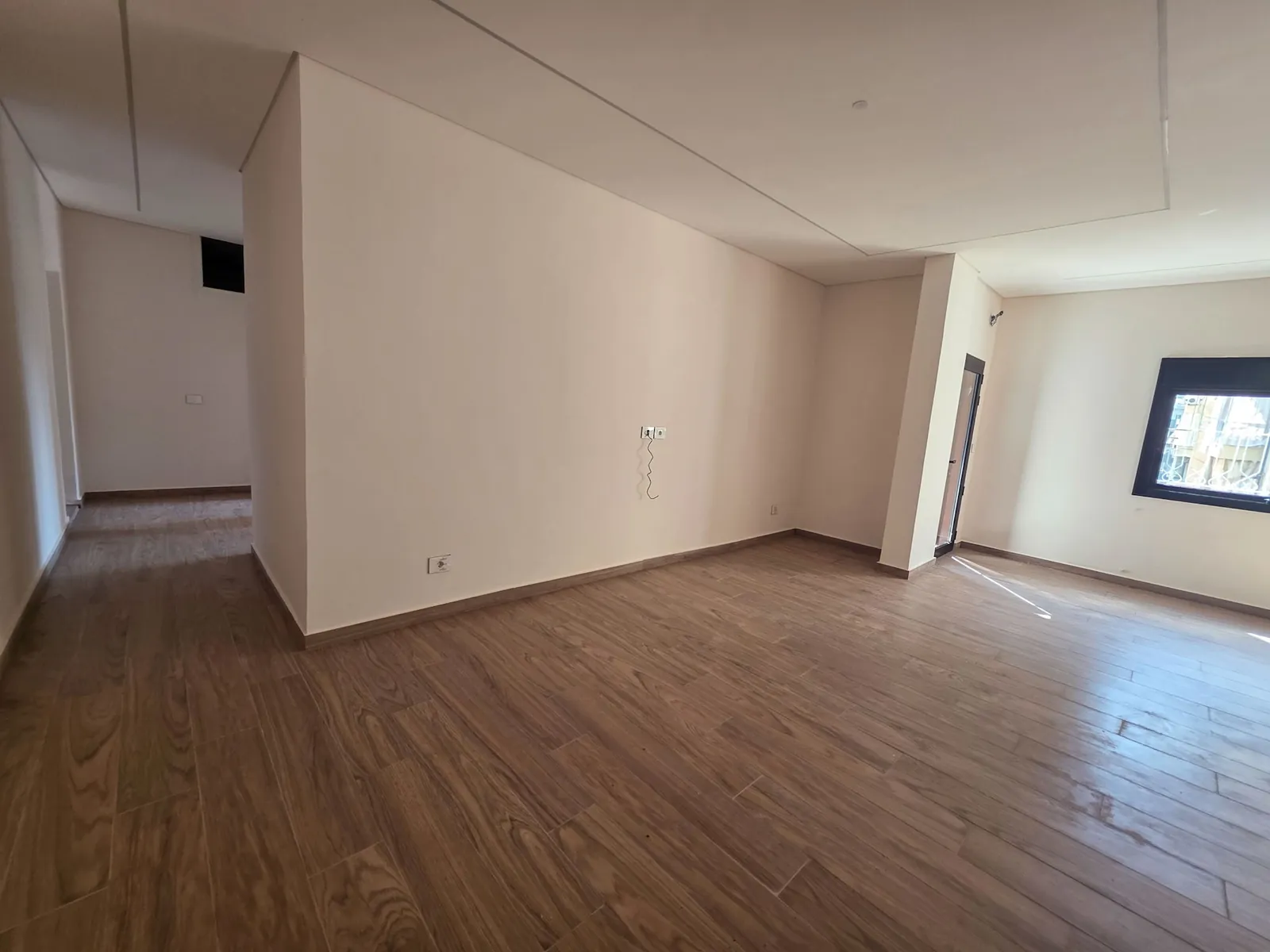 Fully Renovated Three Bedroom Apartment in Zalka Souks, Metn — الصورة 3