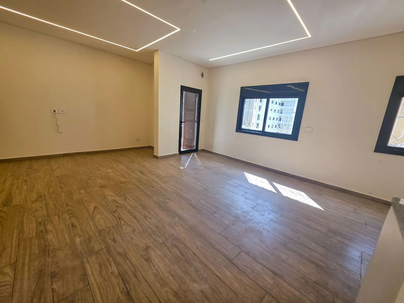 Fully Renovated Three Bedroom Apartment in Zalka Souks, Metn — الصورة 5