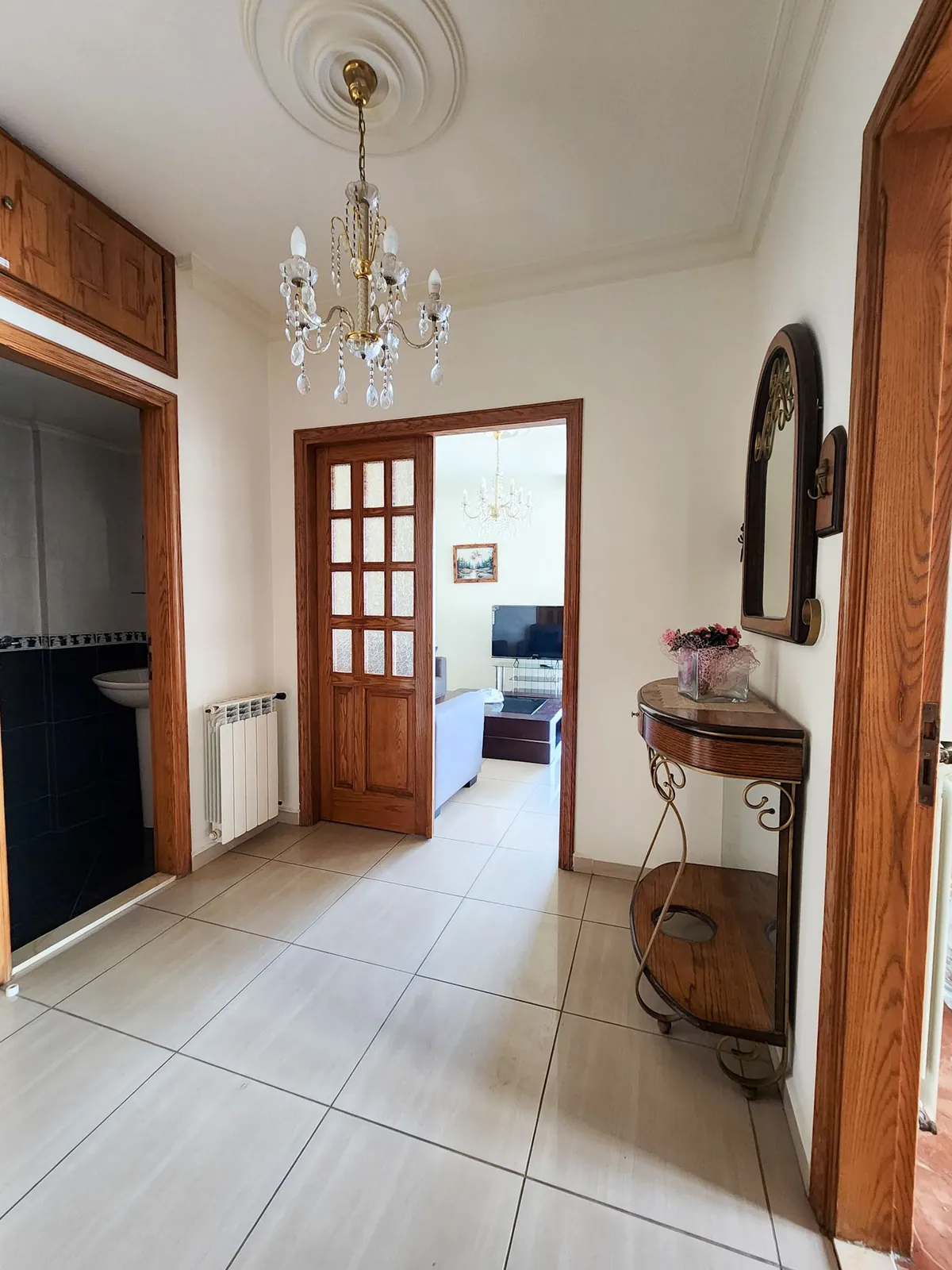 Furnished Apartment in Broumana, Metn with a Breathtaking Mountain and Sea View — الصورة 5