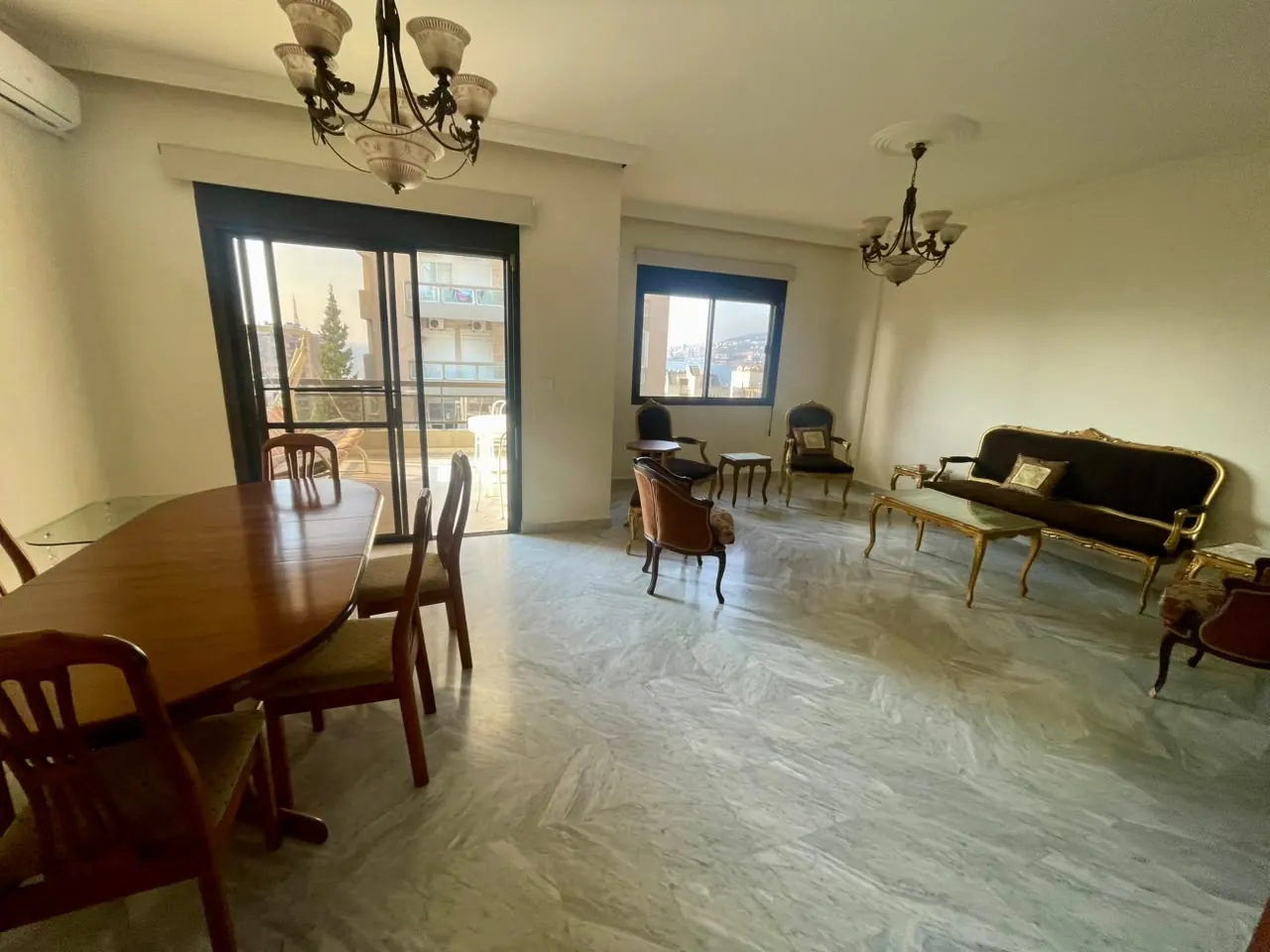 Ultra Prime Location Semi-Furnished Apartment in Kaslik, Keserwan — الصورة 3